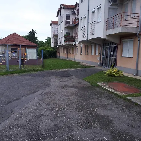 Gabrielle Apartman Hajduszoboszlo Exterior photo